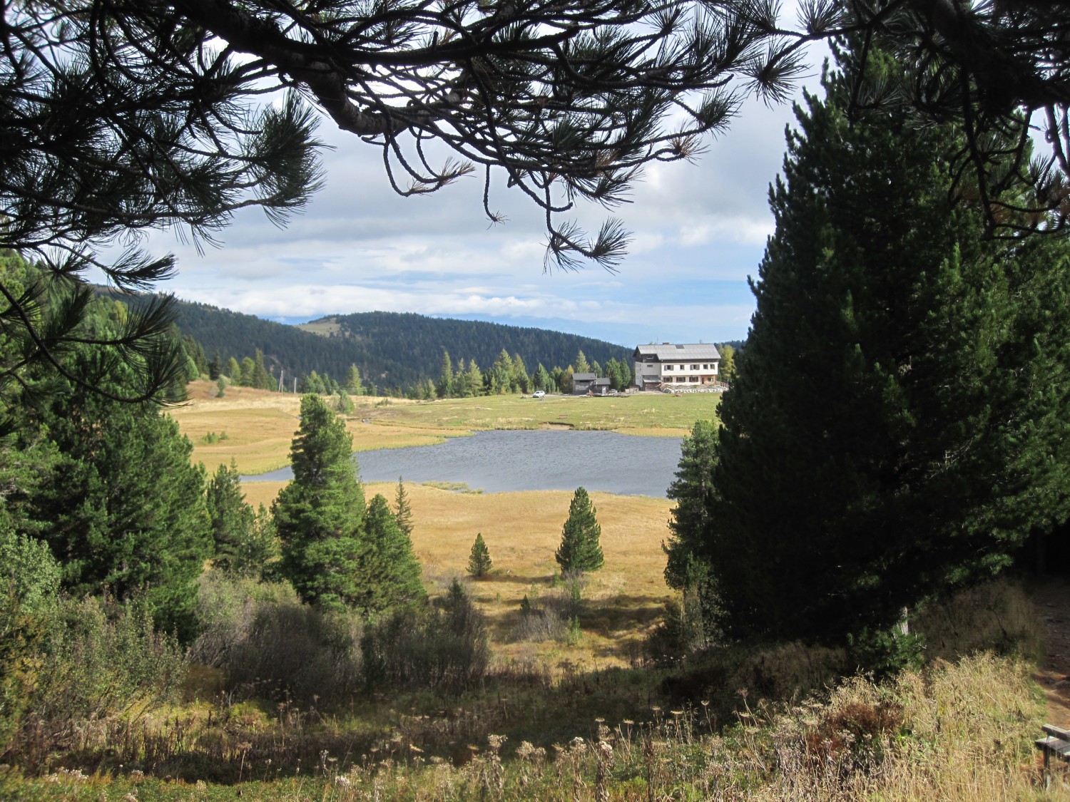 Winterleitenhütte mit kleinem Winterleitensee