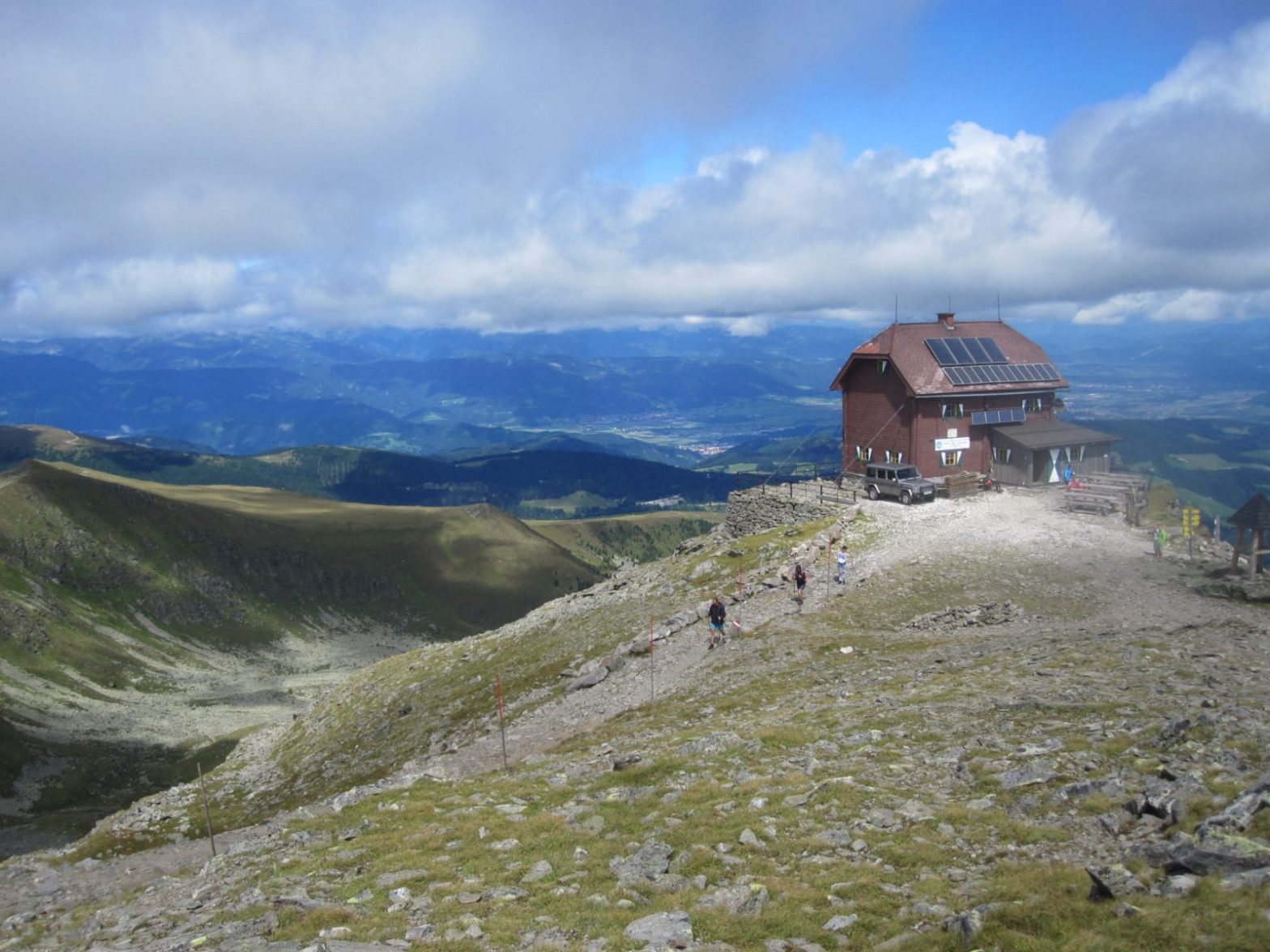 Zirbitzkogelhaus vom Gipfel