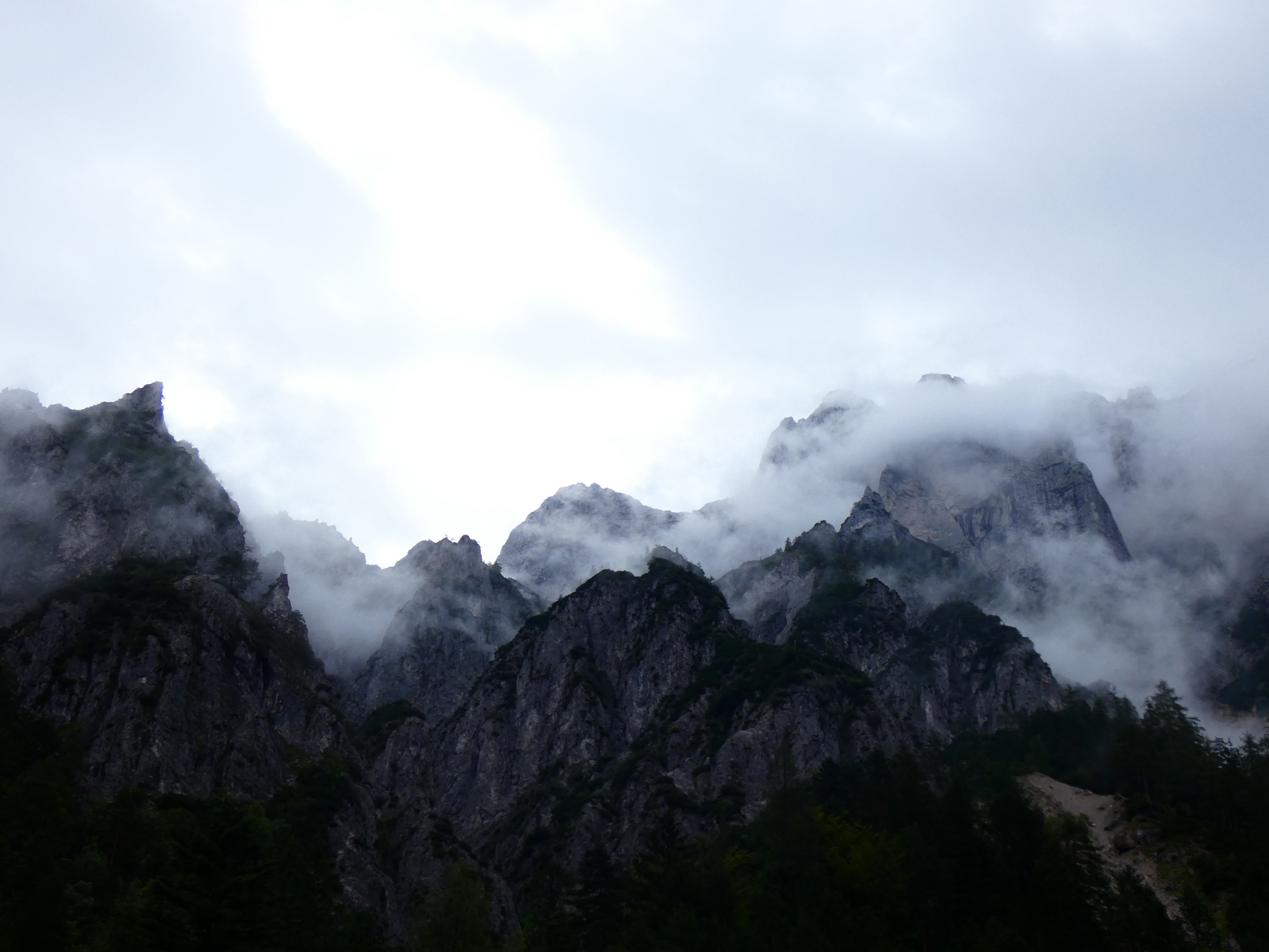 Der Nebel hebt sich.