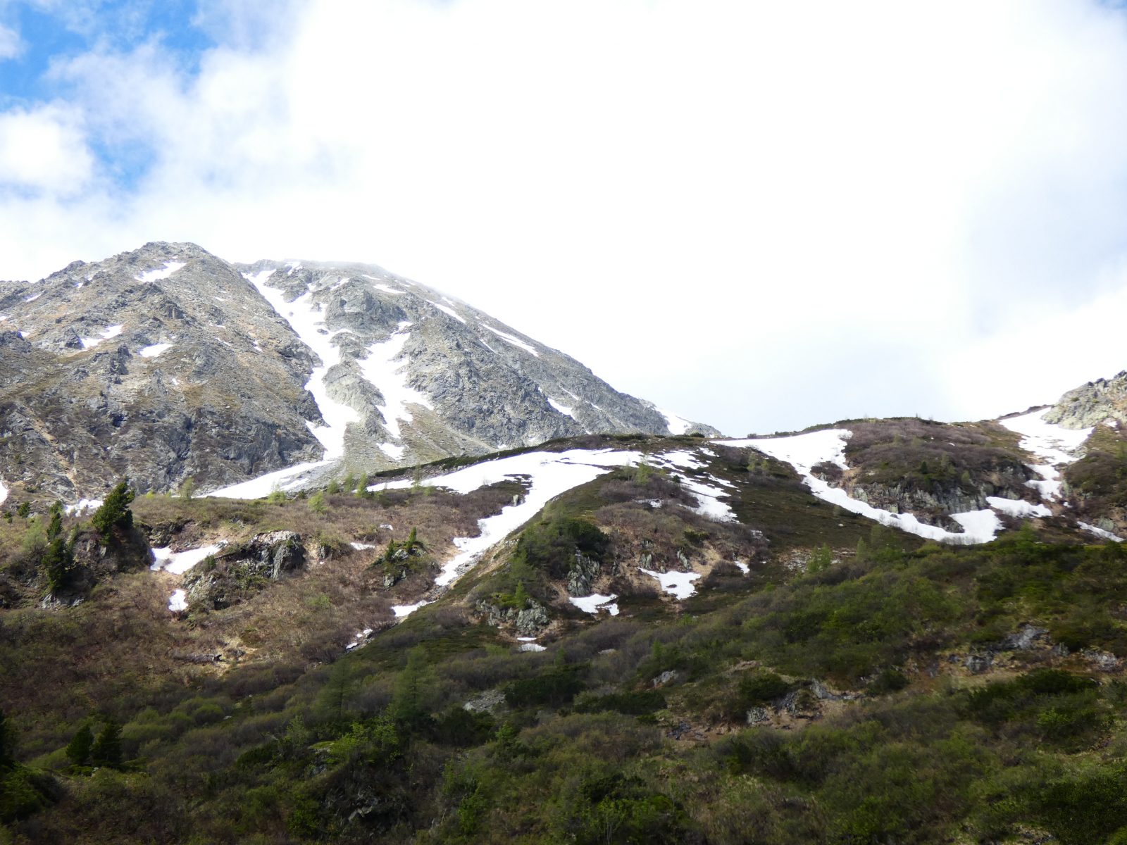 Überall noch Schnee (Hintergrund: Großer Bösenstein)